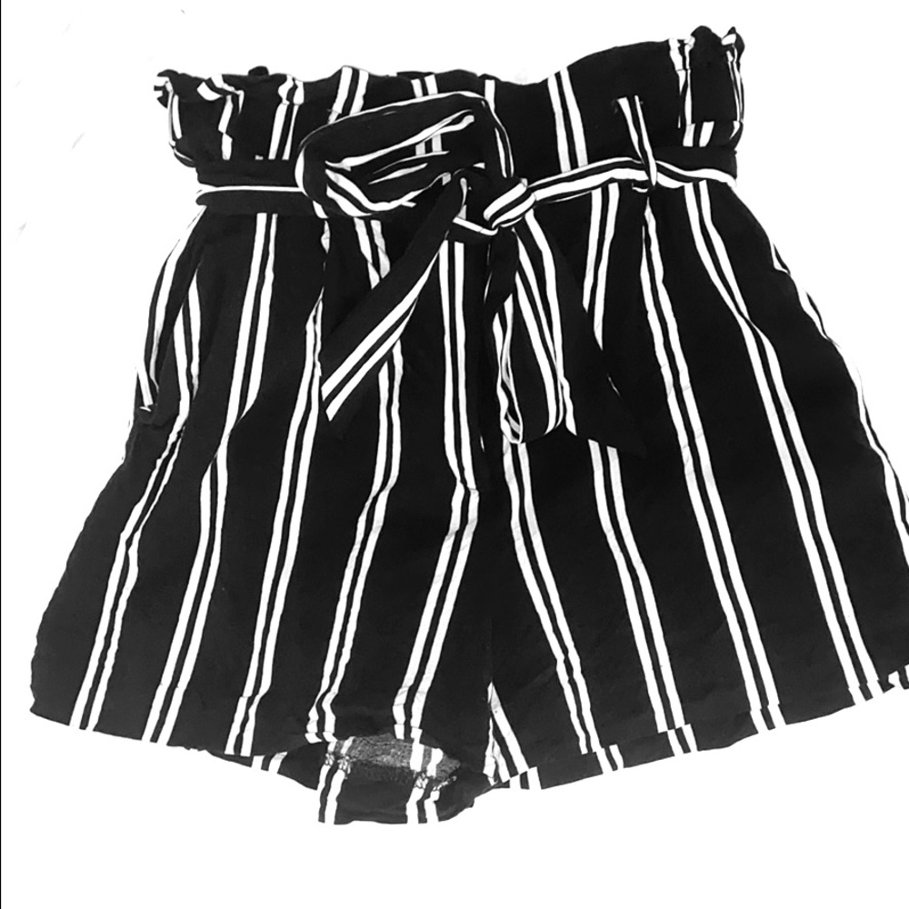 Black/White striped H&M belt tie paper bag shorts